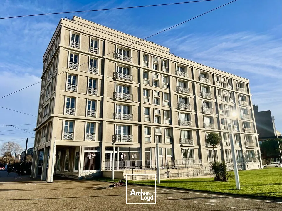 LE HAVRE VUE MER  À LOUER - BUREAUX 205 m² 