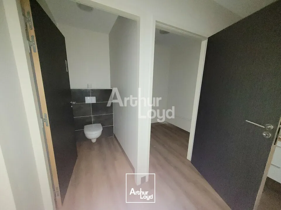 A VENDRE ou à LOUER - Local d'activité de 566 m² + 118m2 de bureaux - Secteur Alpespace