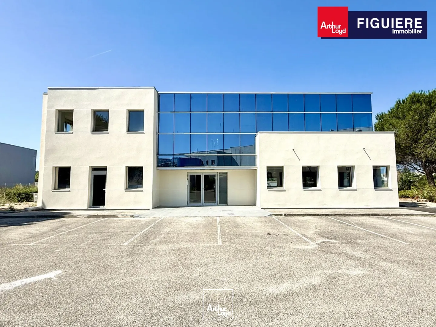 Immeuble de bureaux indépendant et rénové à louer sur le pôle d'activité d'Aix en Provence.