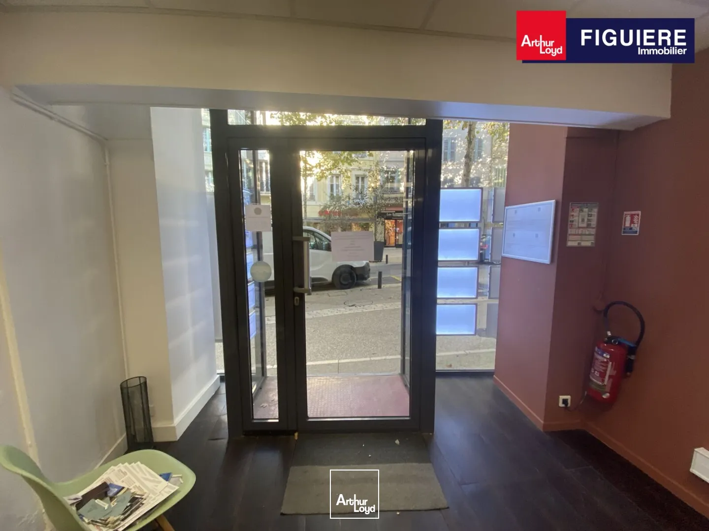 LOCAL COMMERCIAL 93M² COURS SALON DE PROVENCE 