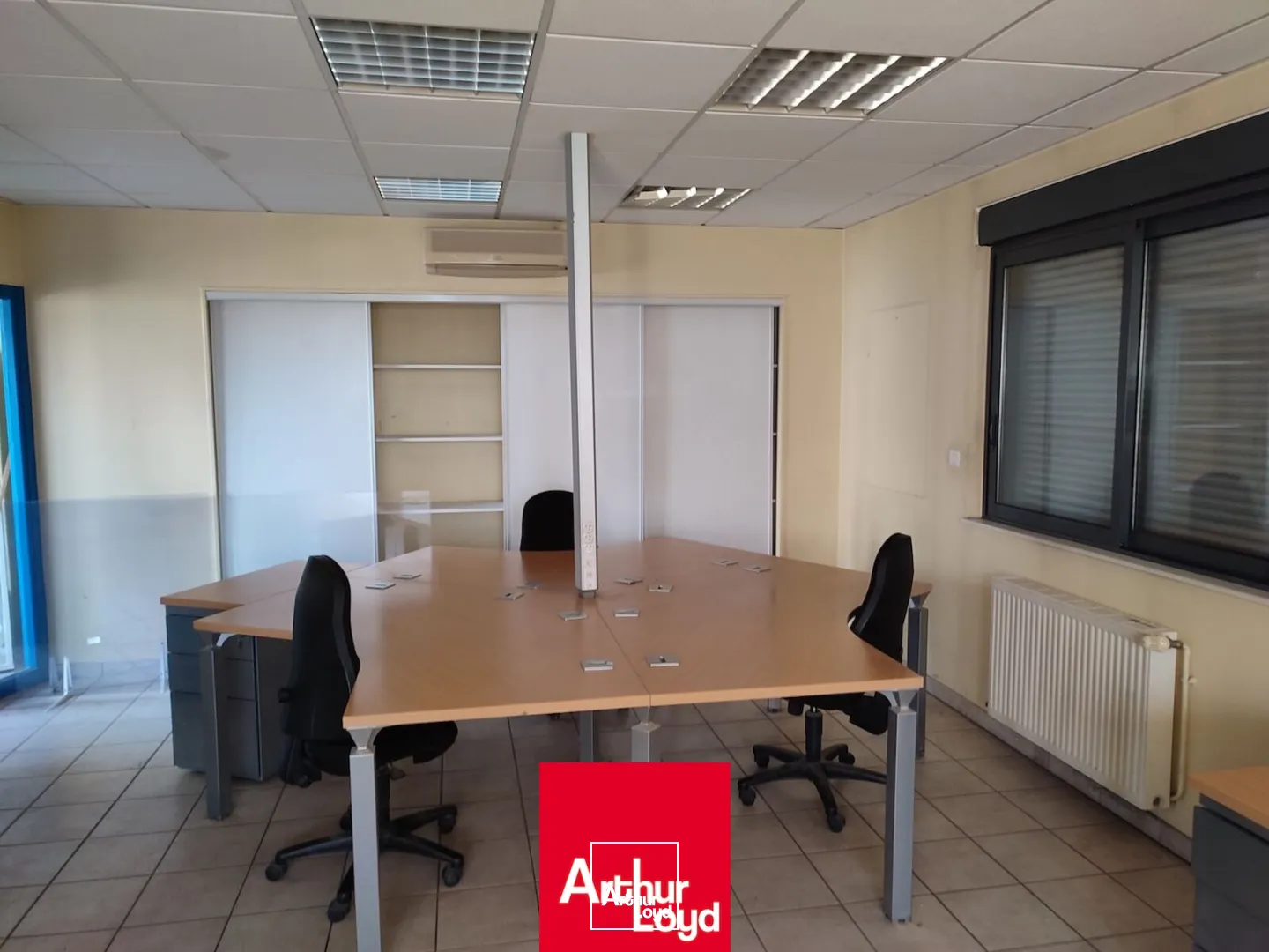 À VENDRE : Local d'activités de 917 m², indépendant sur son terrain de 2 250 m² à Belleville-en-Beaujolais