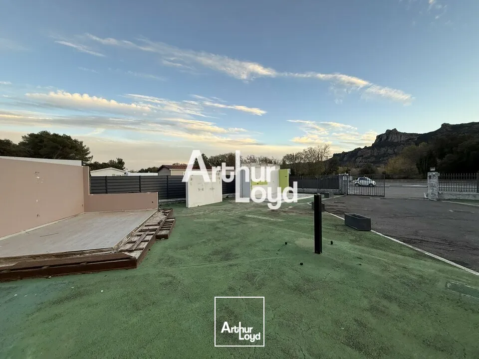 Local commercial de 220 m² avec forte visibilité sur un terrain de 1907 m²  Le Muy