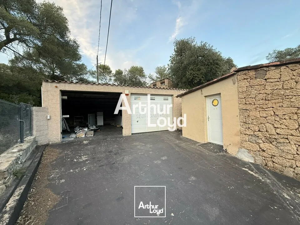 Local commercial de 220 m² avec forte visibilité sur un terrain de 1907 m²  Le Muy