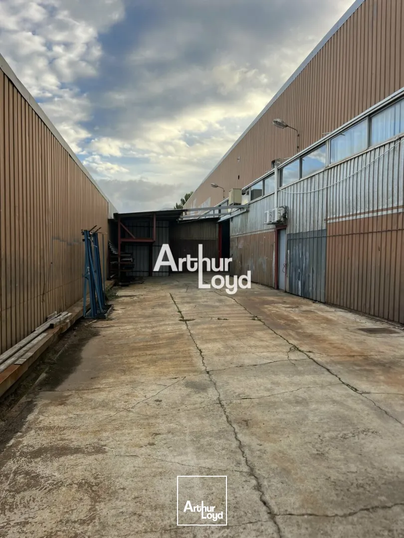 A VENDRE LOCAUX D'ACTIVITE 862 M² ANTIBES