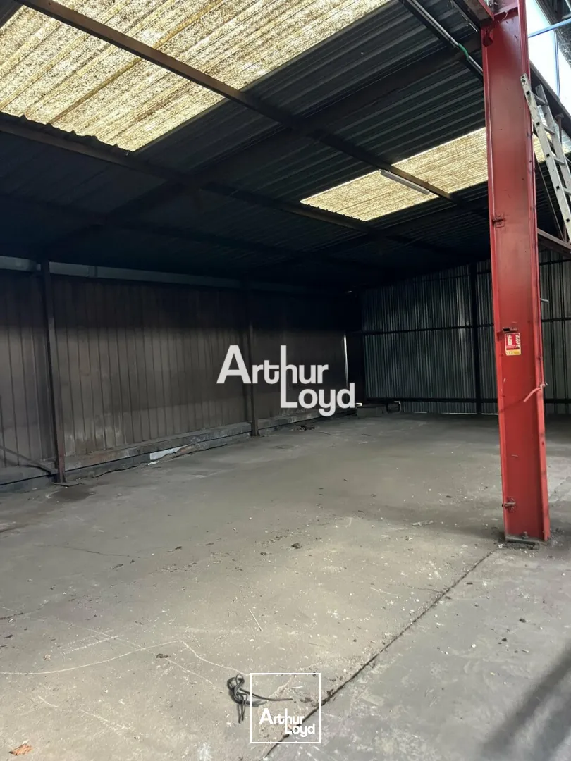 A VENDRE LOCAUX D'ACTIVITE 862 M² ANTIBES