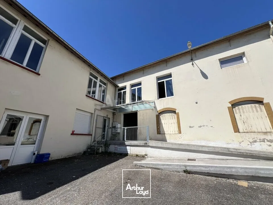 LOCAL D'ACTIVITE - ENTREPOT à LOUER de 142 m²