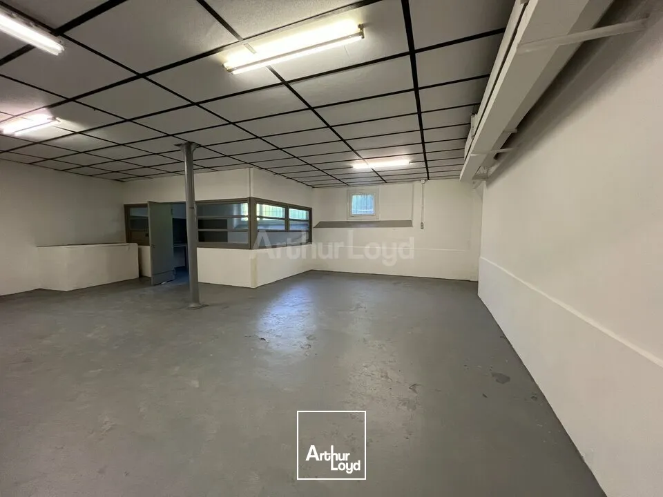 LOCAL D'ACTIVITE - ENTREPOT à LOUER de 142 m²