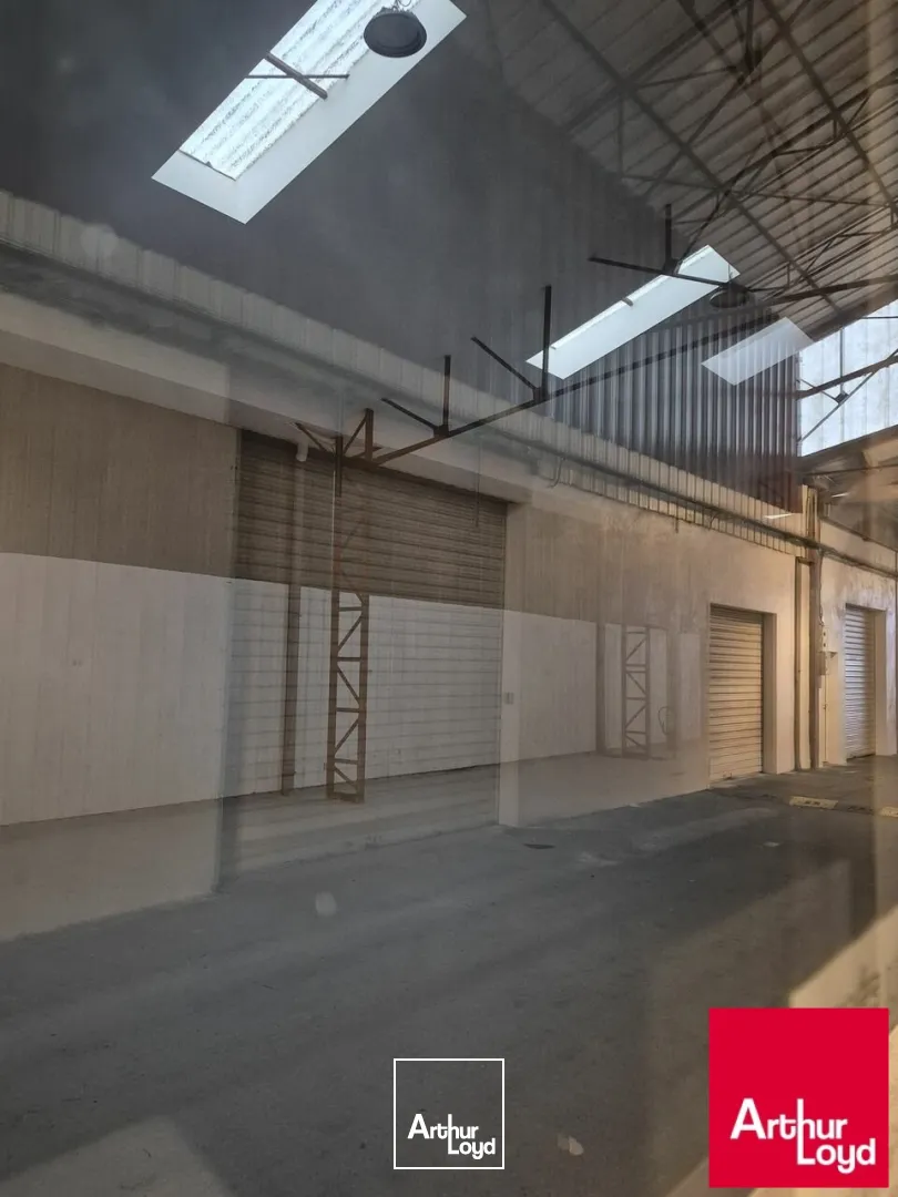 ANGLET, A LOUER, au sein d'une zone commerciale et d'activités, local de 310 m²