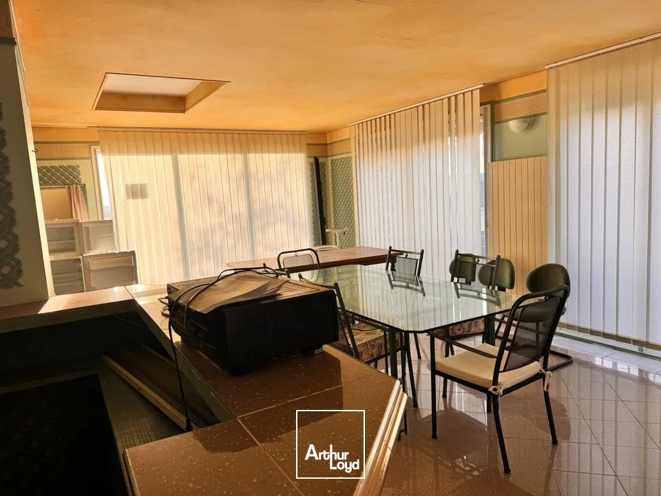 TOURES EST MONTLOUIS - A VENDRE BÄTIMENT DE 792 M² - IDEAL OCCUPANT INVESTISSEUR