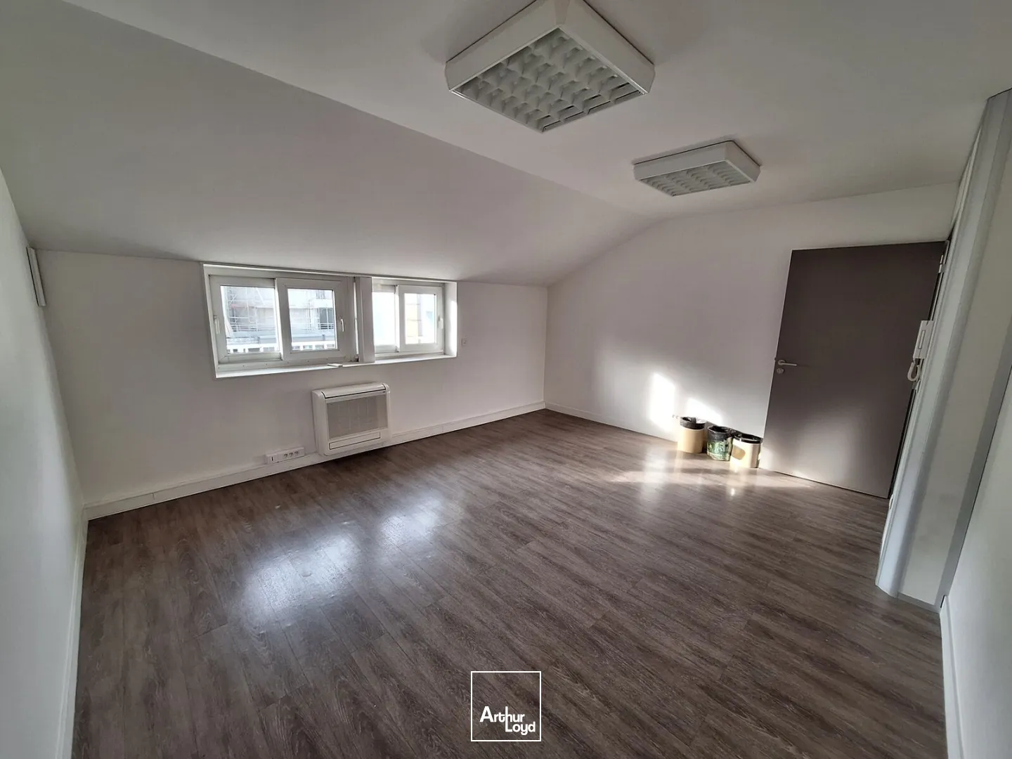 Bureaux à louer à PARIS 75008