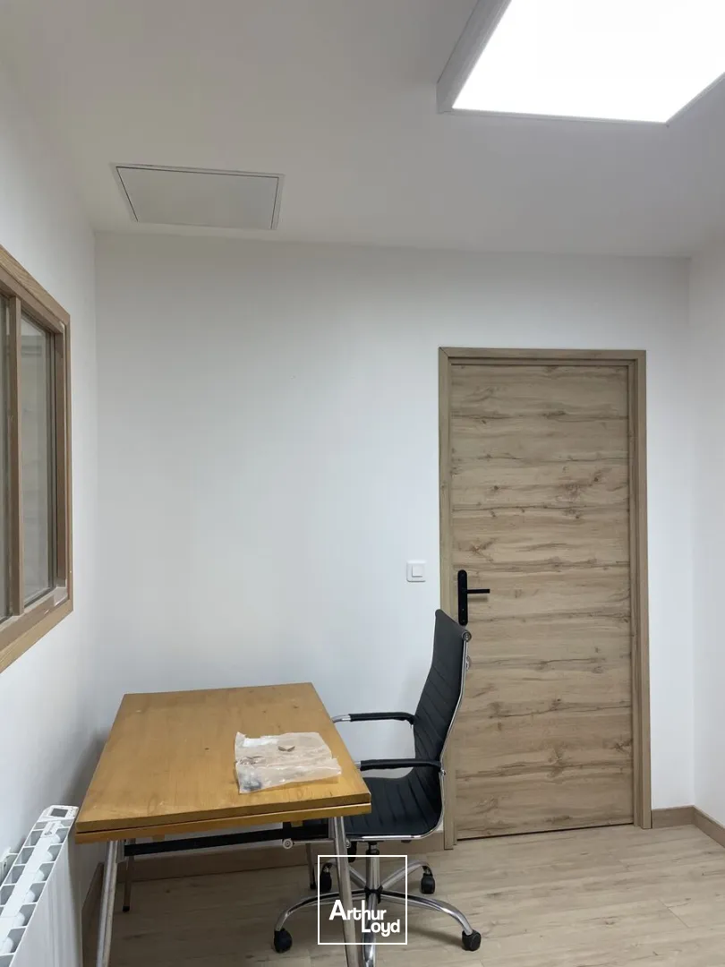 BUREAUX MODERNES ET RÉNOVÉS À METEREN - VISIBILITÉ OPTIMALE