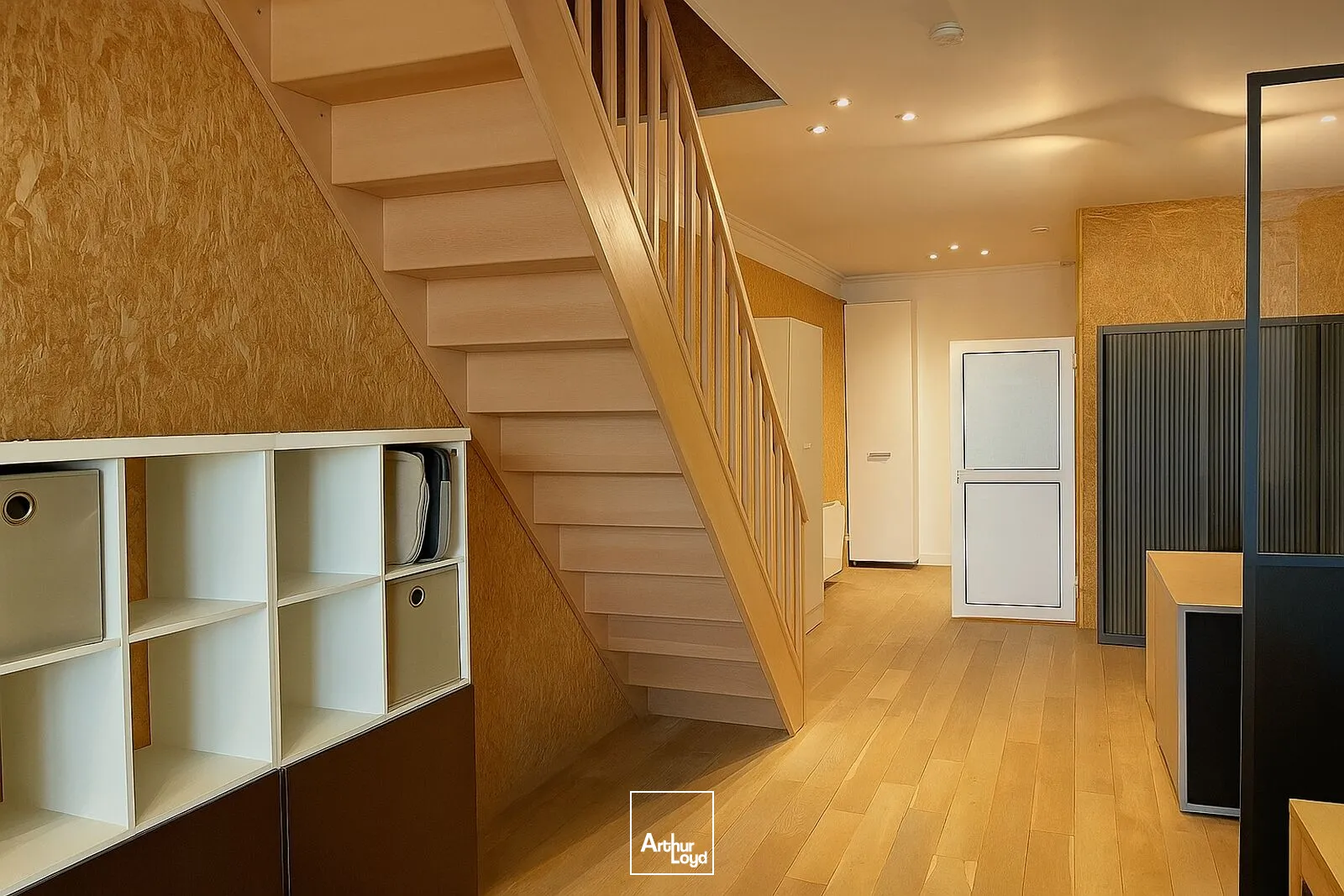 BUREAUX MODERNES ET RÉNOVÉS À METEREN - VISIBILITÉ OPTIMALE