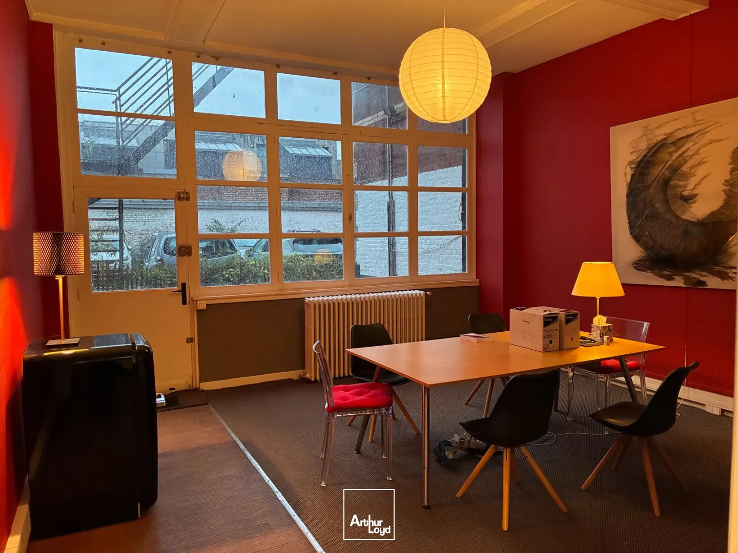 Bureaux indépendants avec cachet, extérieur privatif et parking à vendre/à louer - Opportunité rare à Roubaix