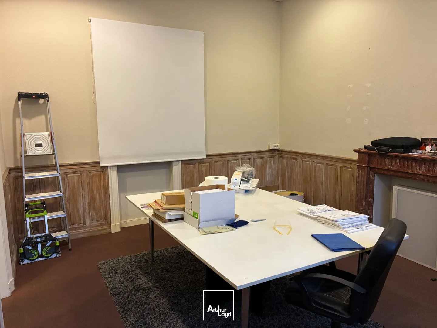 Bureaux indépendants avec cachet, extérieur privatif et parking à vendre/à louer - Opportunité rare à Roubaix