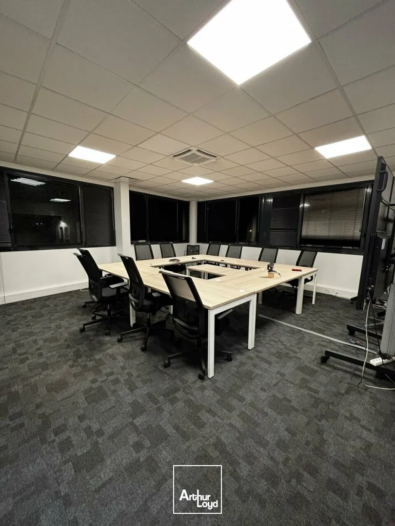 Plateau de bureaux aménagée d'environ 372 m2 - REIMS CENTRE GARE