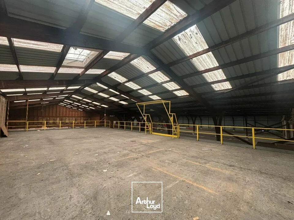 BÂTIMENT D'ACTIVITÉ À VENDRE  EMPLACEMENT STRATEGIQUE A FORT PASSAGE  2x2 VOIES LA ROCHE-SUR-YON / BOURNEZEAU (RD 948)