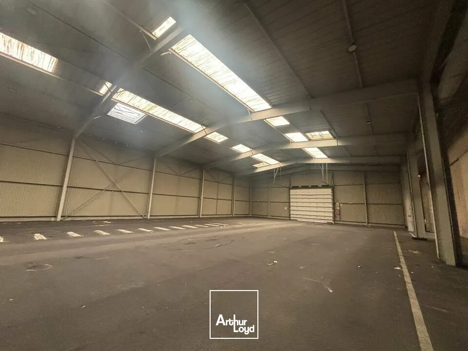 BÂTIMENT D'ACTIVITÉ À VENDRE  EMPLACEMENT STRATEGIQUE A FORT PASSAGE  2x2 VOIES LA ROCHE-SUR-YON / BOURNEZEAU (RD 948)