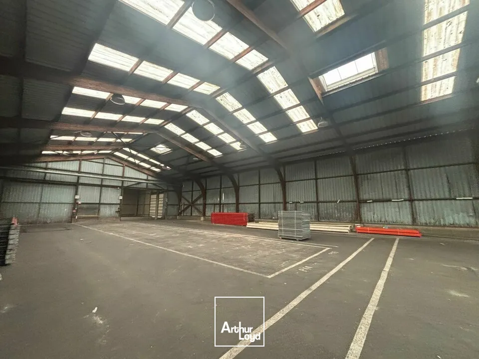 BÂTIMENT D'ACTIVITÉ À VENDRE  EMPLACEMENT STRATEGIQUE A FORT PASSAGE  2x2 VOIES LA ROCHE-SUR-YON / BOURNEZEAU (RD 948)