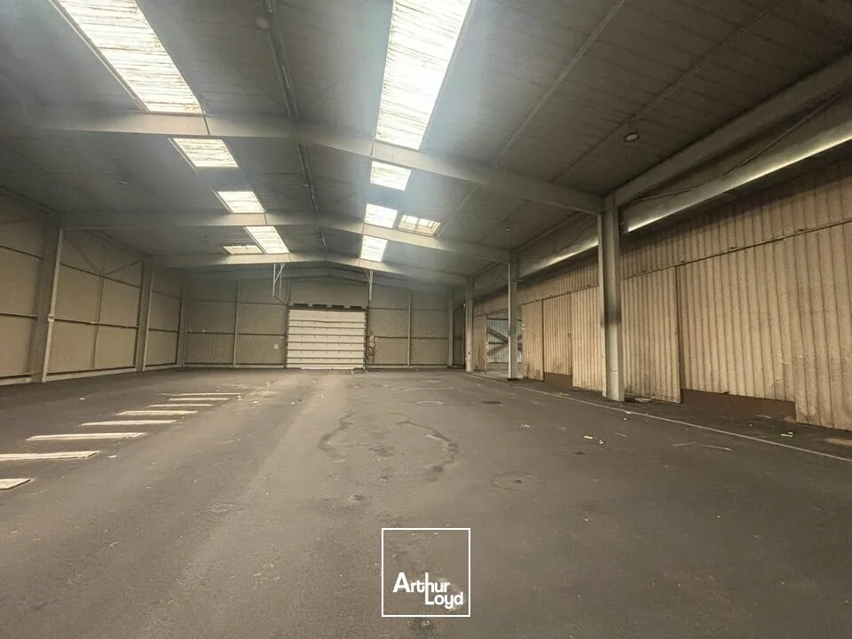 BÂTIMENT D'ACTIVITÉ À VENDRE  EMPLACEMENT STRATEGIQUE A FORT PASSAGE  2x2 VOIES LA ROCHE-SUR-YON / BOURNEZEAU (RD 948)