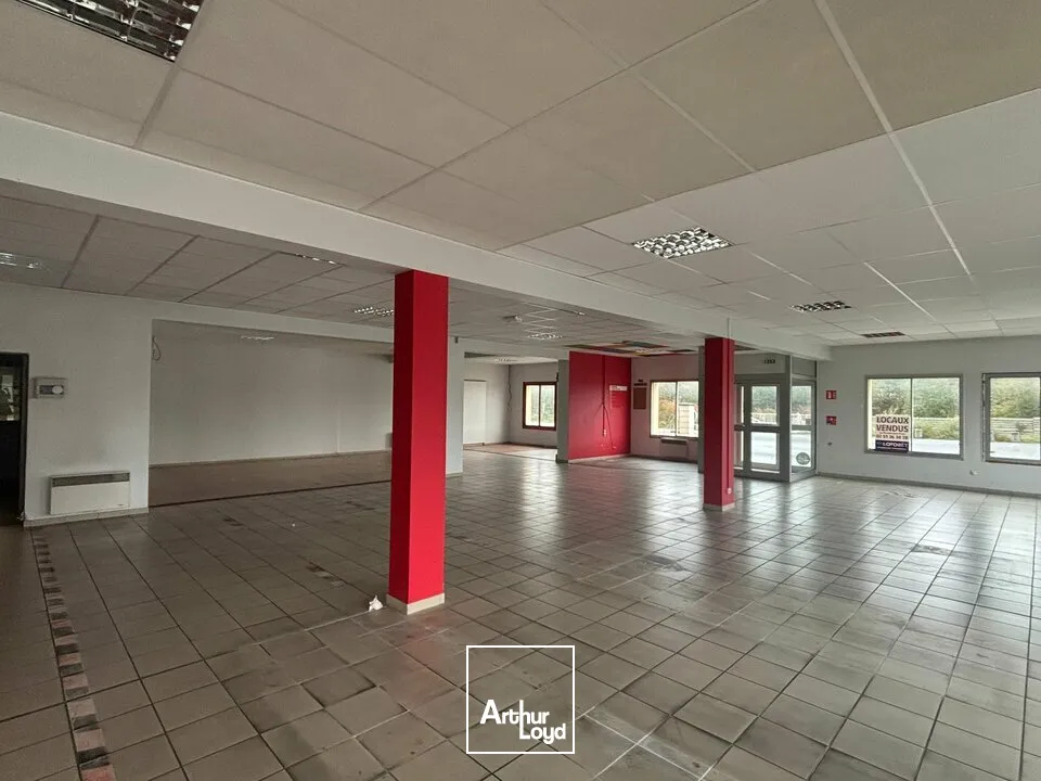 BÂTIMENT D'ACTIVITÉ À VENDRE  EMPLACEMENT STRATEGIQUE A FORT PASSAGE  2x2 VOIES LA ROCHE-SUR-YON / BOURNEZEAU (RD 948)