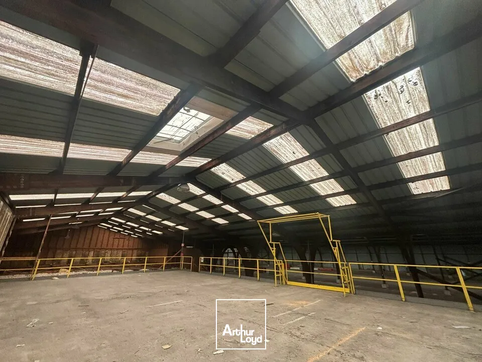 BÂTIMENT D'ACTIVITÉ À VENDRE  EMPLACEMENT STRATEGIQUE A FORT PASSAGE  2x2 VOIES LA ROCHE-SUR-YON / BOURNEZEAU (RD 948)