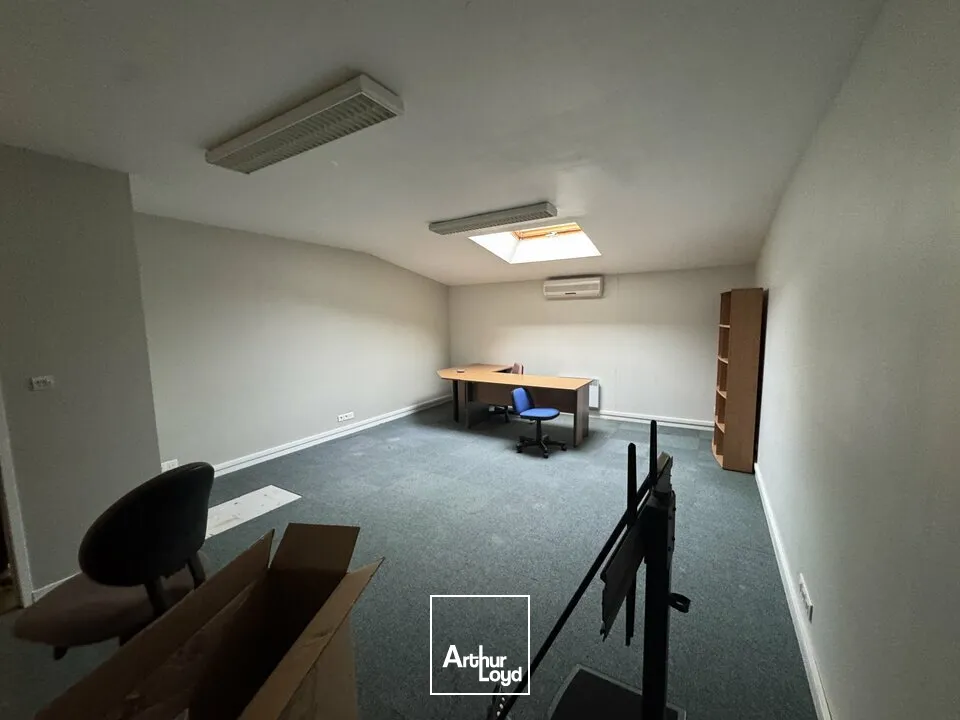 TOURS SUD JOUE - BUREAUX A LOUER 29 M² FACILITE DE STATIONNEMENT - PROXIMITE A10