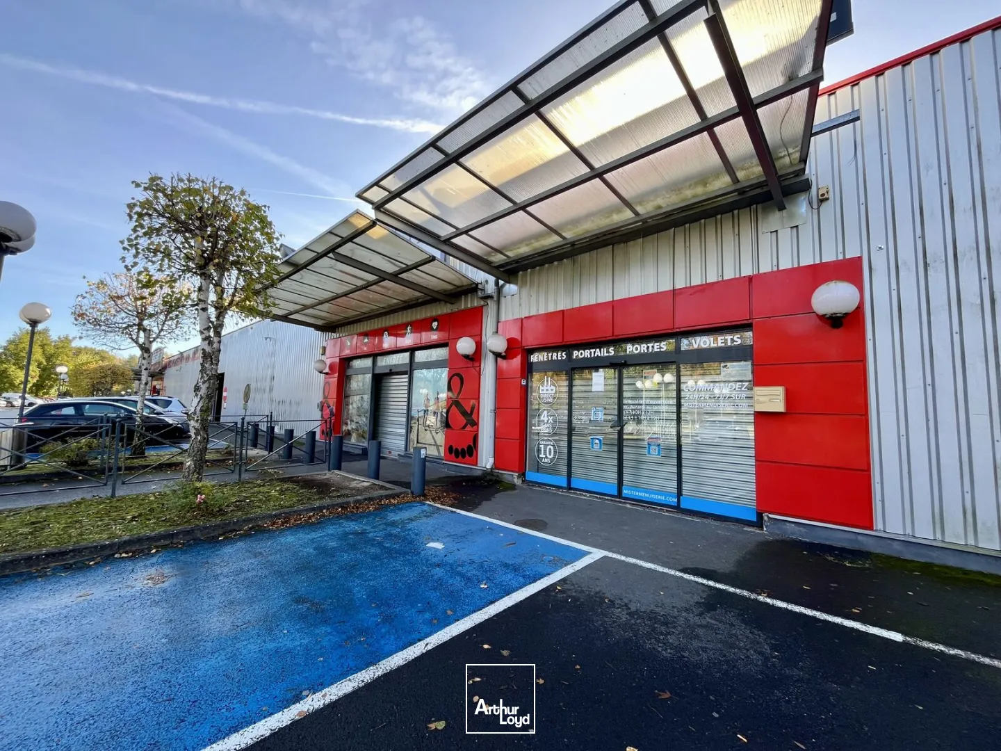 A LOUER LOCAUX COMMERCIAUX DE 330 M2 NOGENT-SUR-OISE