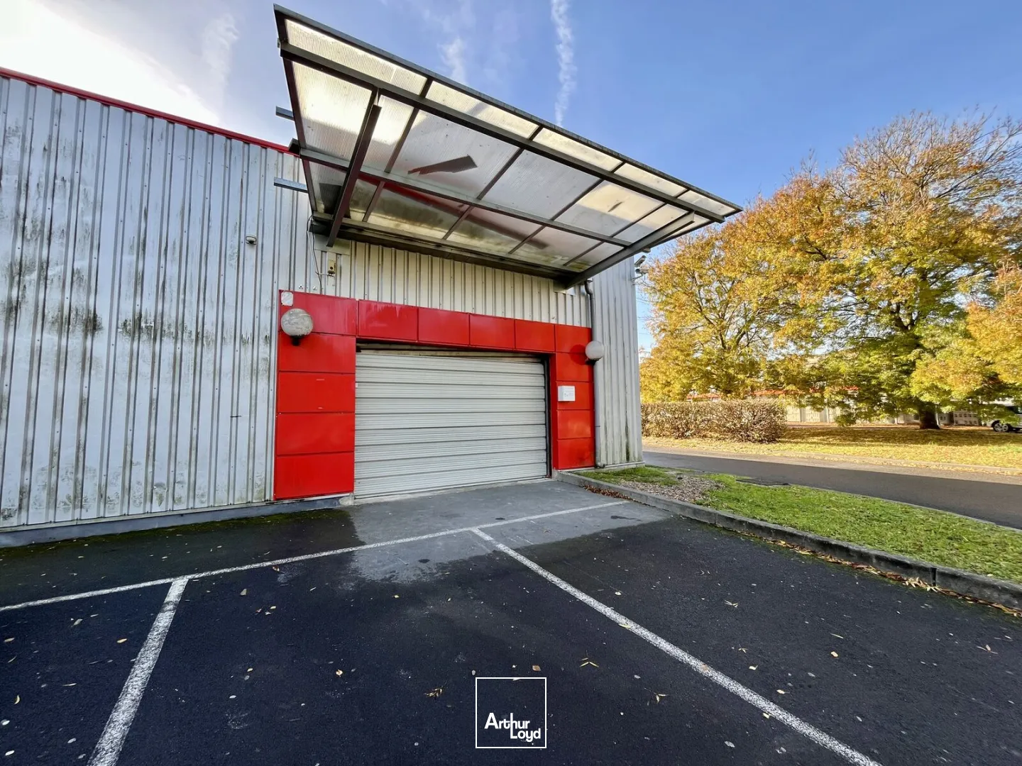 A LOUER LOCAUX COMMERCIAUX DE 330 M2 NOGENT-SUR-OISE