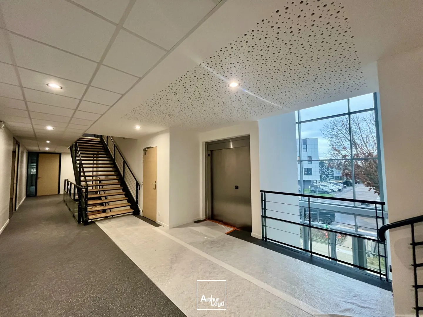 Bureaux à vendre à MONT SAINT AIGNAN 76130