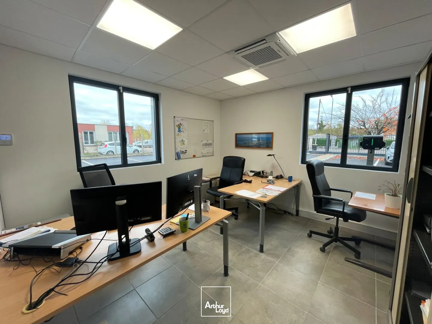 A Louer - Local d'activité d'environ 710 m2 