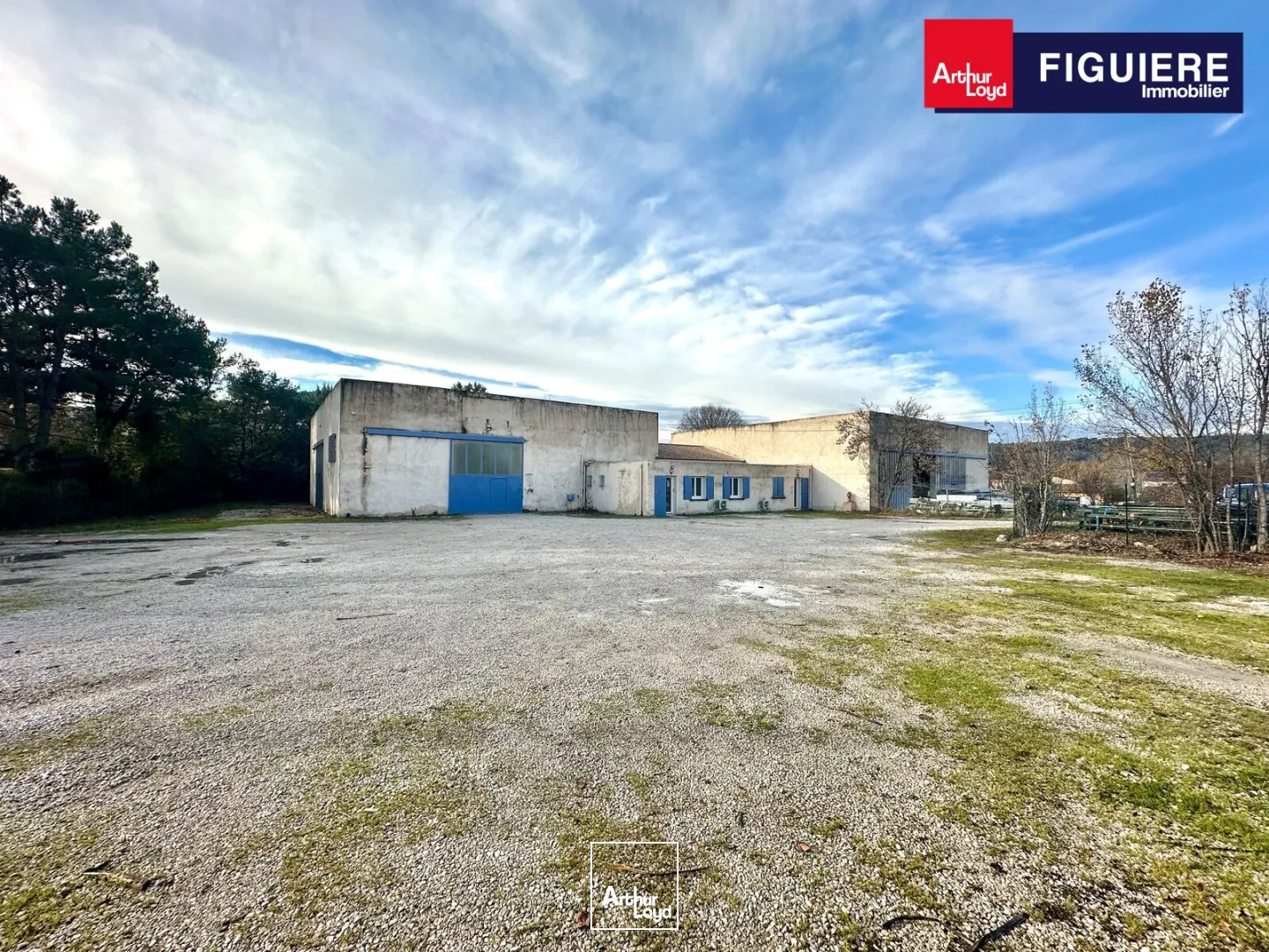 EN EXCLUSIVITE - Local d'activités avec terrain à LOUER sur BOUC BEL AIR