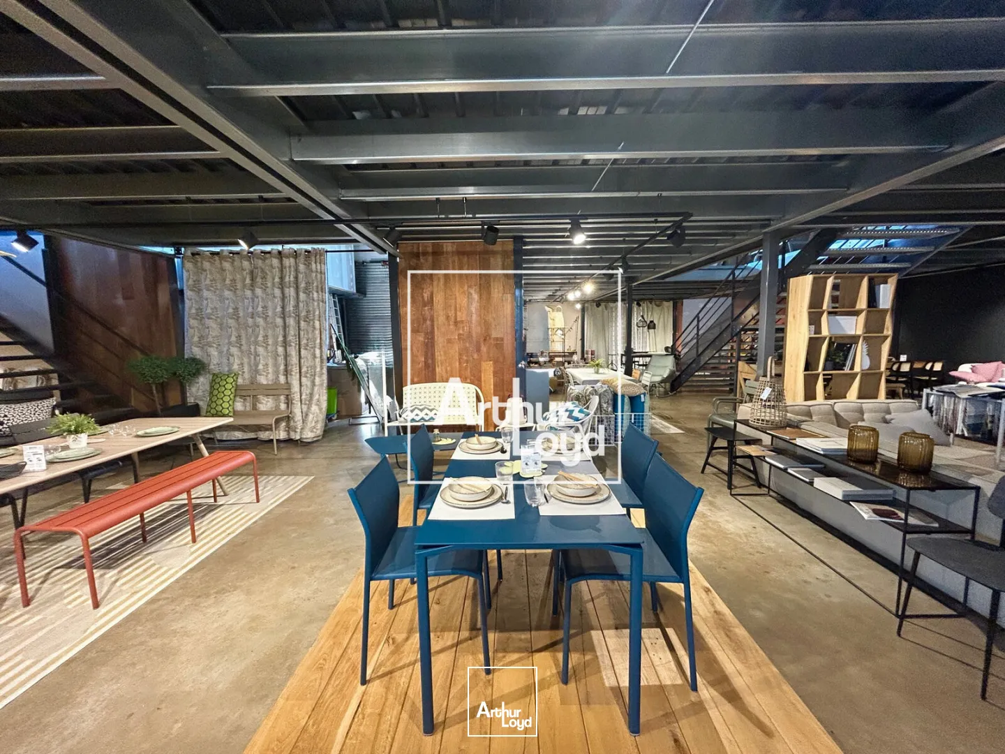 Local commercial à louer - 840 m2 à Mauguio avec portes sectionnelles