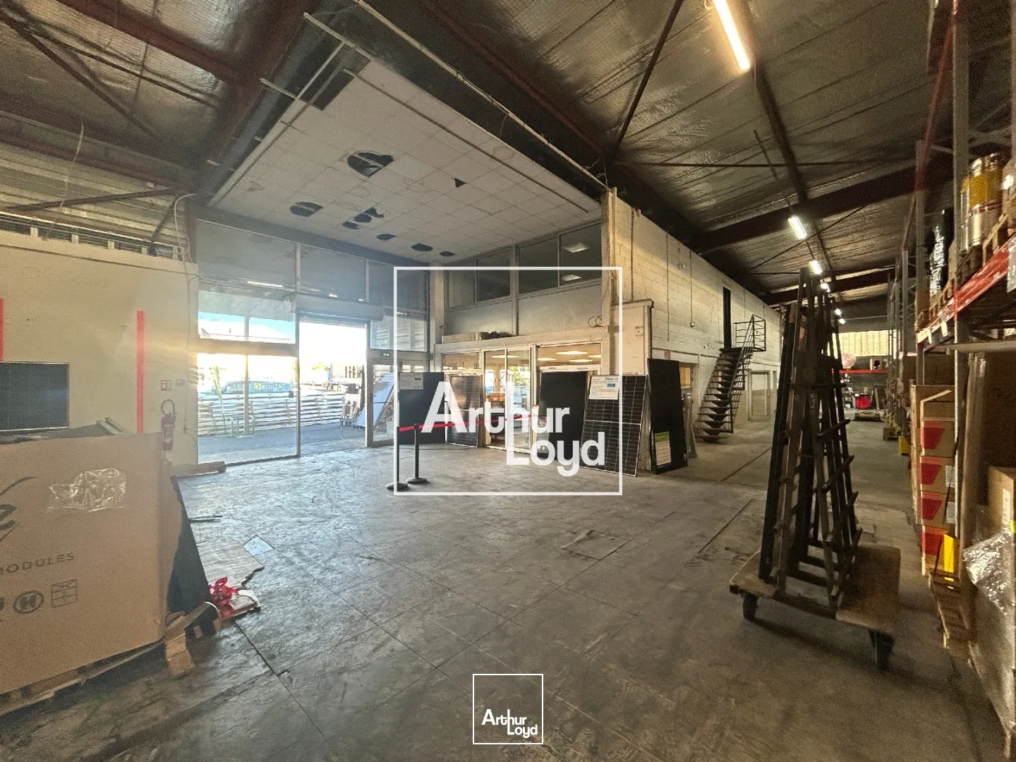Entrepôt logistique et bureaux à louer dans la zone d'activité économique du CAPISCOL à Béziers