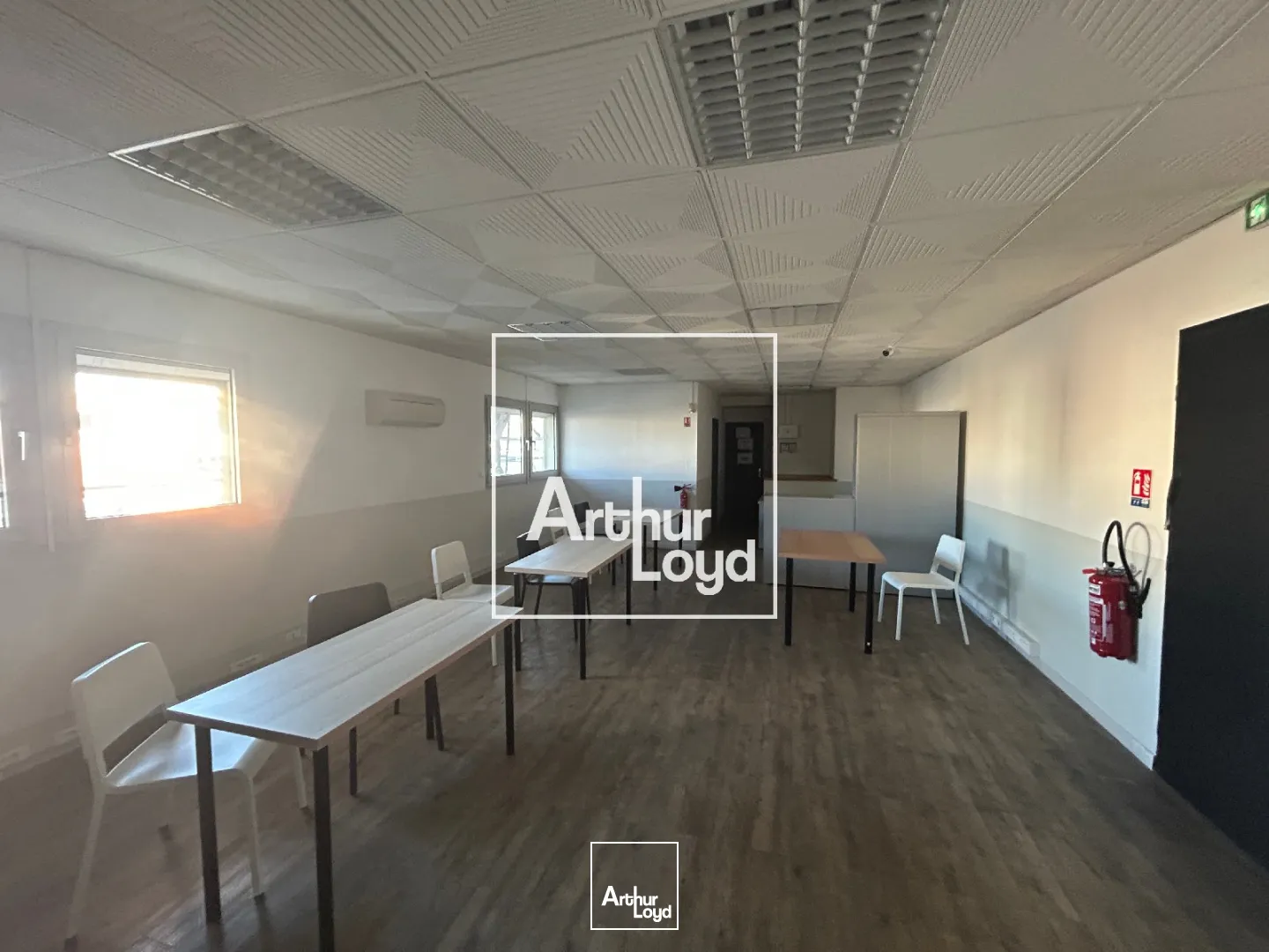 Entrepôt logistique et bureaux à louer dans la zone d'activité économique du CAPISCOL à Béziers