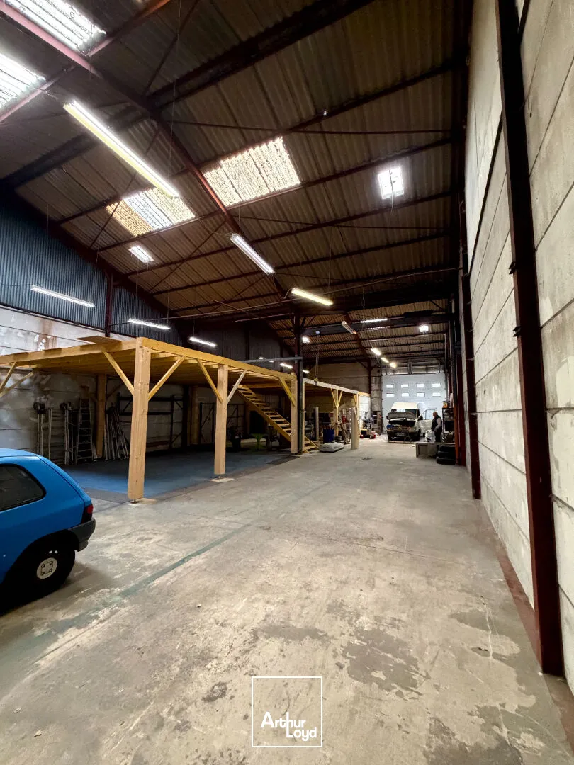 EXCLUSIVITE A VENDRE - Local de stockage + bureau