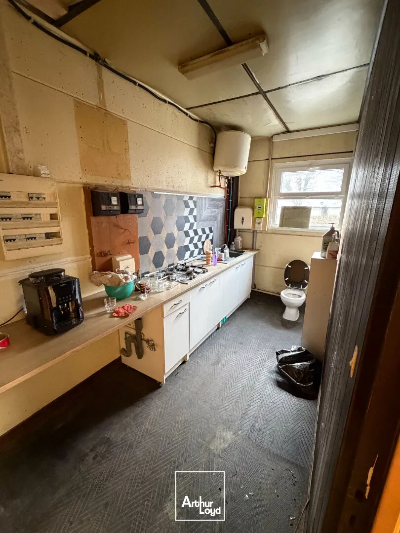 EXCLUSIVITE A VENDRE - Local de stockage + bureau