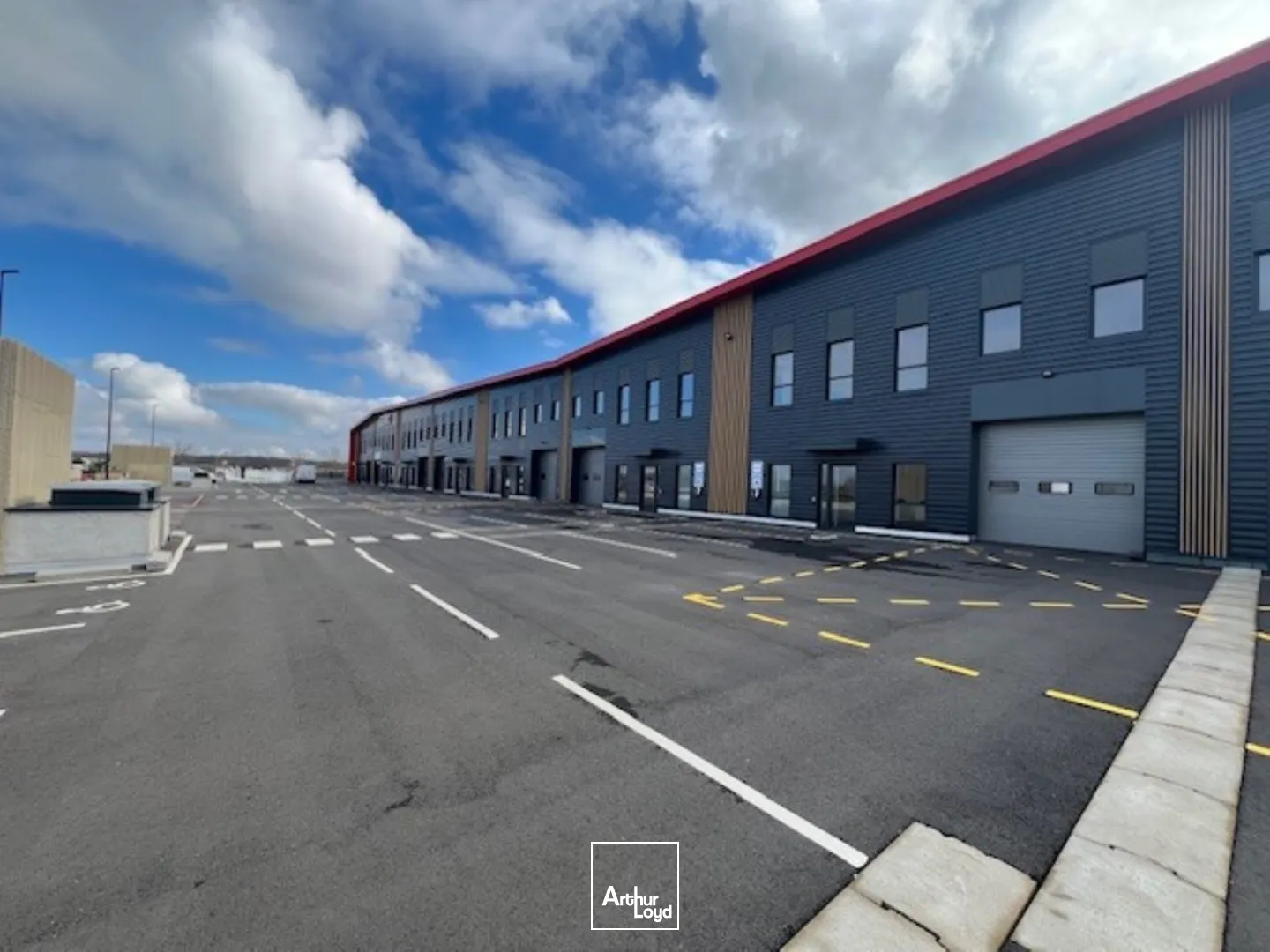 Locaux d'activité à louer à ELANCOURT 78990