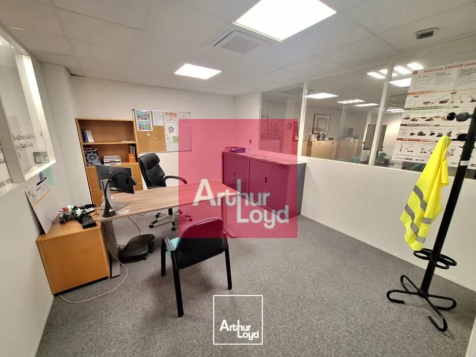 CLERMONT-FERRAND ZI BREZET A LOUER BUREAUX 220 M² 