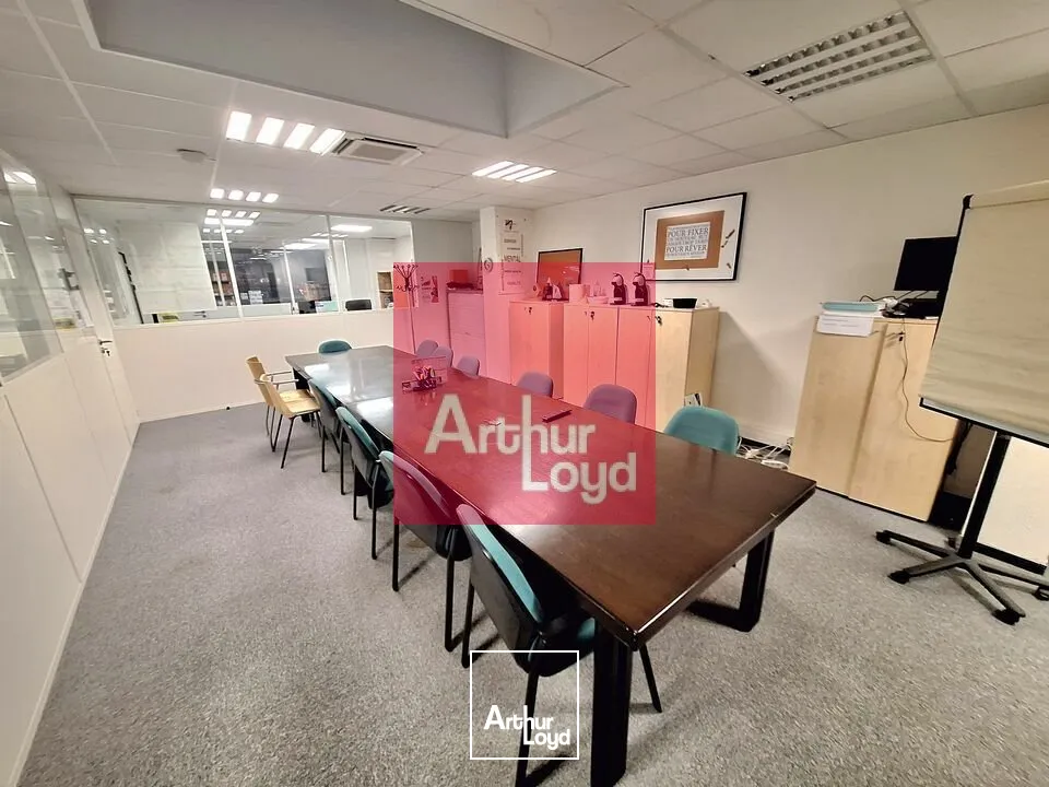 CLERMONT-FERRAND ZI BREZET A LOUER BUREAUX 220 M² 