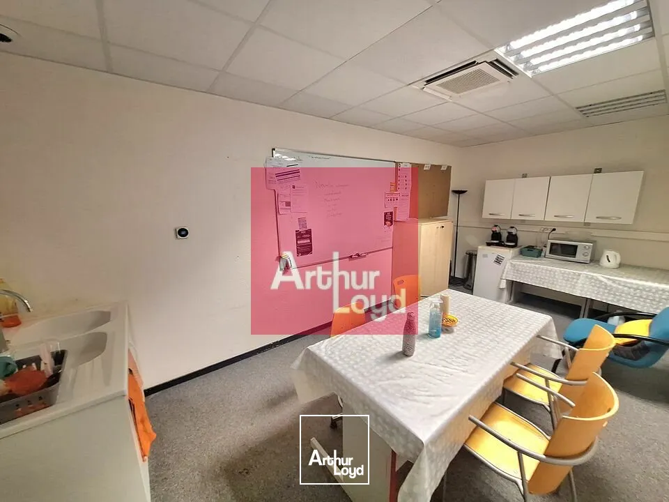 CLERMONT-FERRAND ZI BREZET A LOUER BUREAUX 220 M² 
