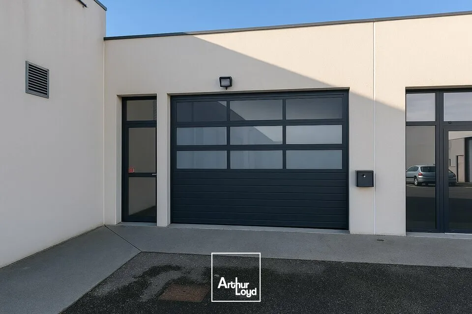 LOCAL COMMERCIAL / ARTISANAL  140 M2  NIORT - AV DE LIMOGES