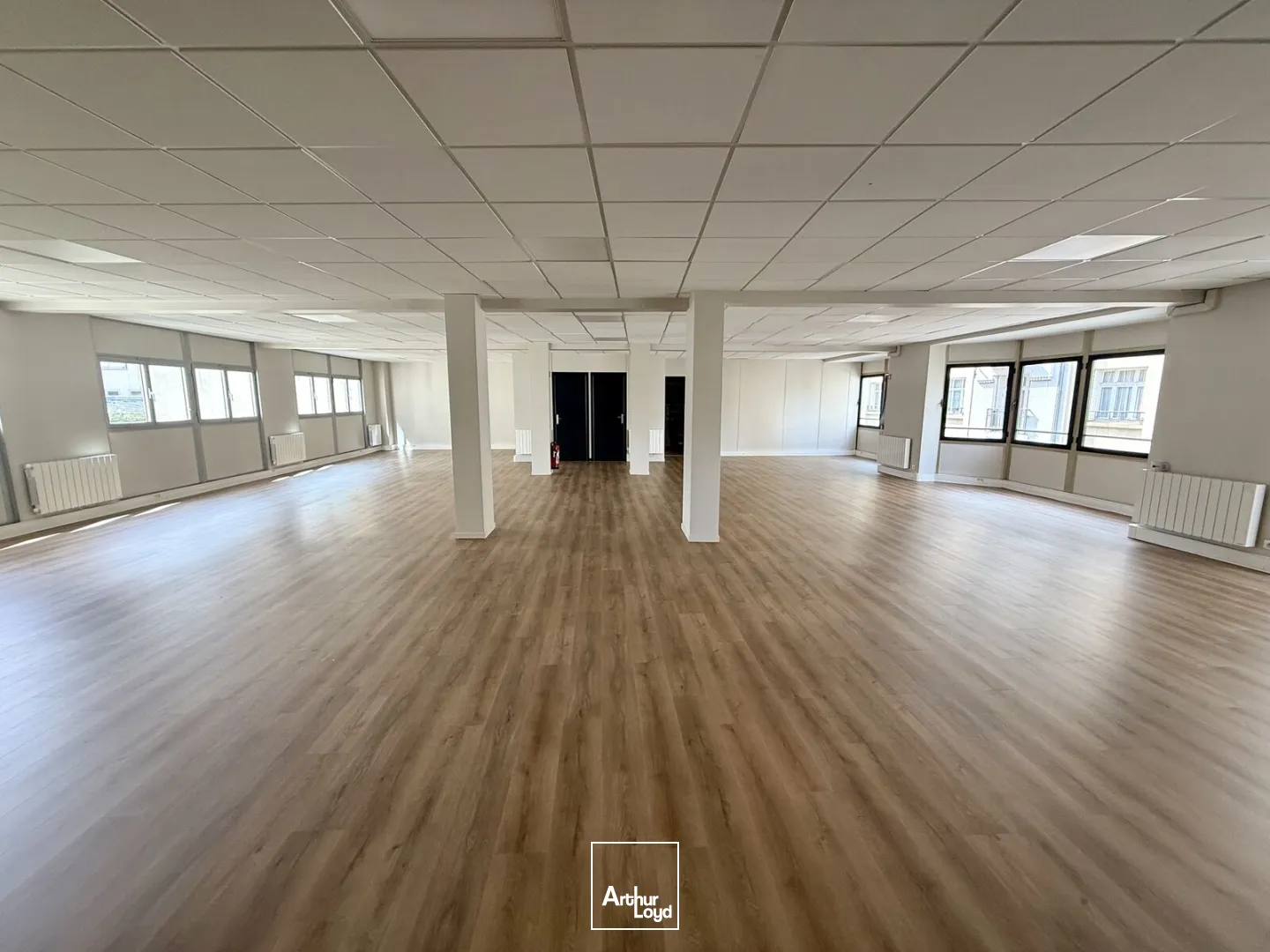 Bureaux à louer Lille Centre - Vue Quai de Wault - Plateaux de 200 à 300 m² haut standing et modulables