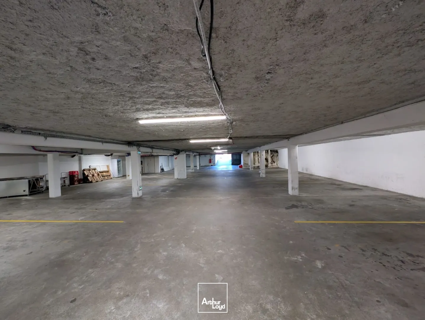 CESSION DROIT AU BAIL - BÂTIMENT INDÉPENDANT 1&nbsp;204 M² - EXTRACTION / PARKING SOUS-SOL / ERP - PONTOISE (95)