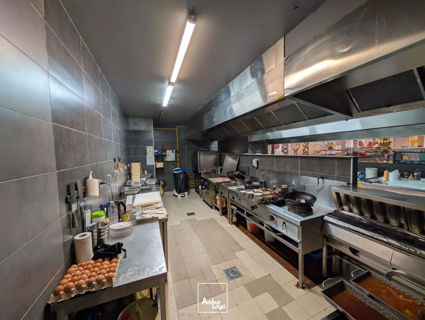 CESSION DROIT AU BAIL - BÂTIMENT INDÉPENDANT 1&nbsp;204 M² - EXTRACTION / PARKING SOUS-SOL / ERP - PONTOISE (95)