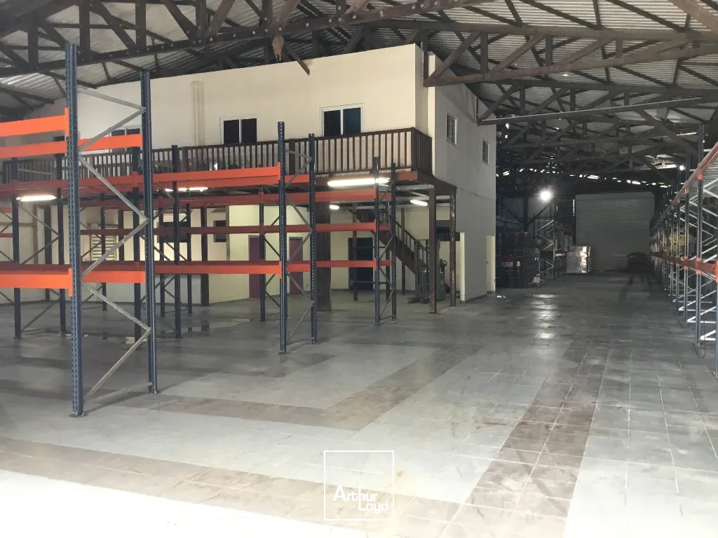 A louer Montsinéry Bâtiment 1000 m2