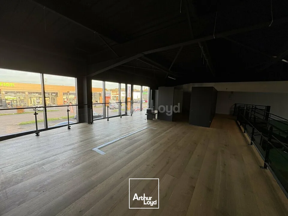 LOCAL COMMERCIAL à VENDRE de 715 m²