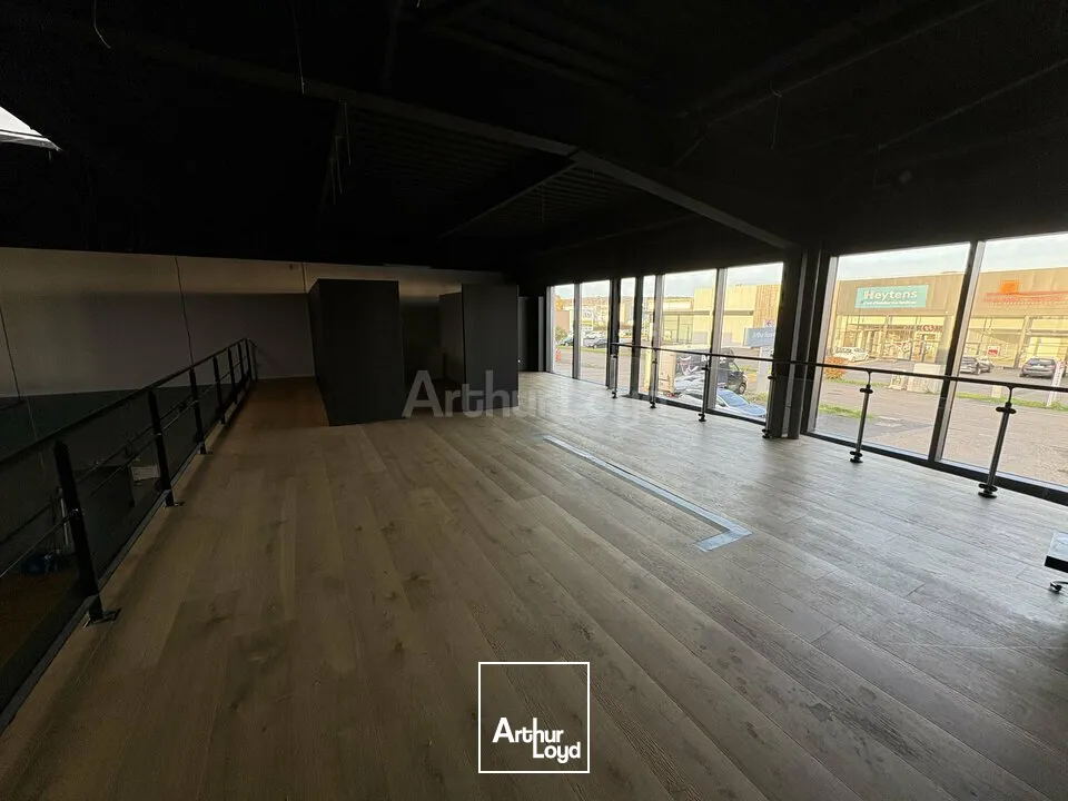 LOCAL COMMERCIAL à VENDRE de 715 m²