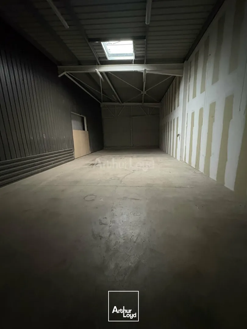 LOCAL COMMERCIAL à VENDRE de 715 m²