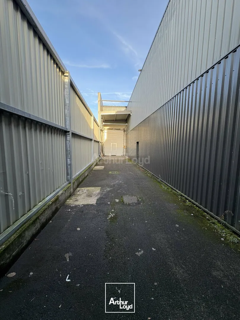 LOCAL COMMERCIAL à VENDRE de 715 m²