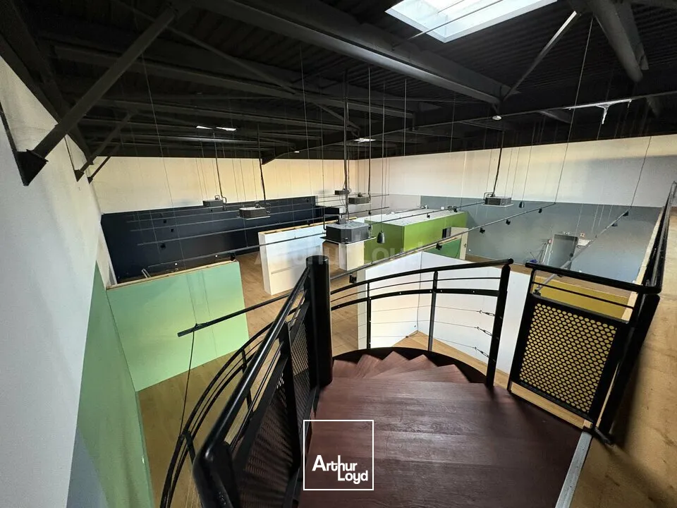 LOCAL COMMERCIAL à VENDRE de 715 m²